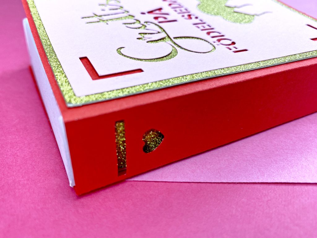 Presentask som ser ut som en bok