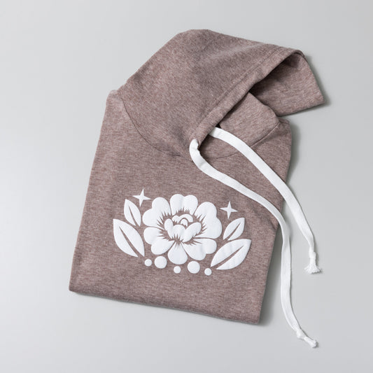 Hoodie dekorerad med vit Cricut Puff Iron-On blomdesign