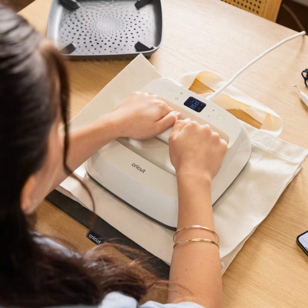 Cricut EasyPress SE vit handhållen värmepress produktbild