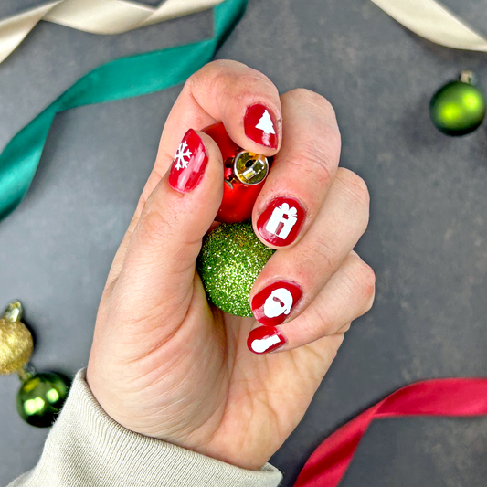 Hur man gör egna nagelstickers till jul på bara några minuter