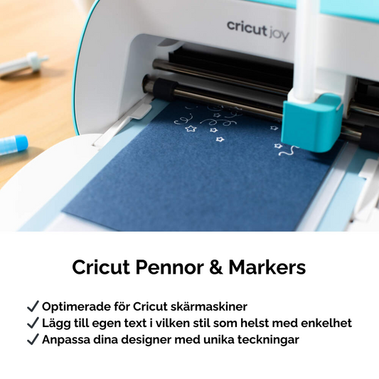 Cricut Joy Opaque Acrylic Pens i vitt bläck används för att rita stjärnor och detaljer på mörkt papper.