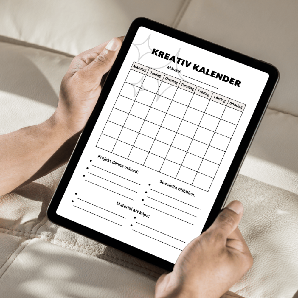 Kreativ kalender sida i Cricut projektplanerare – planera pysselprojekt månad för månad